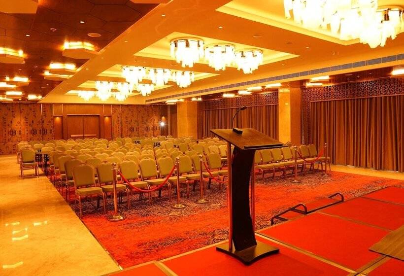 هتل Ramada By Wyndham Gorakhpur Gorakhnath Mandir Road