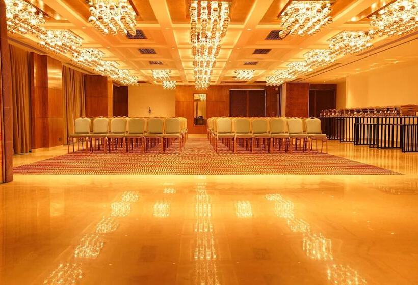 هتل Ramada By Wyndham Gorakhpur Gorakhnath Mandir Road