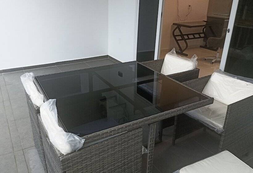 Anira Hotel & Suites