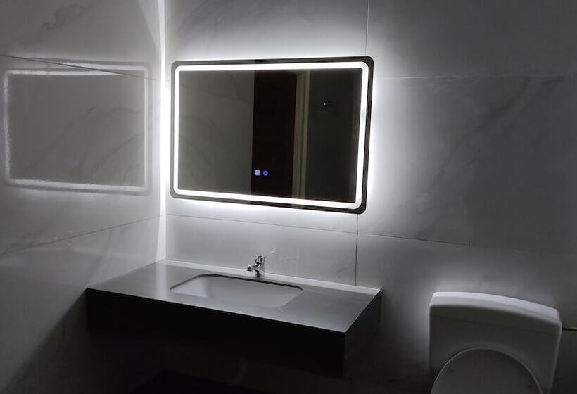 Anira Hotel & Suites