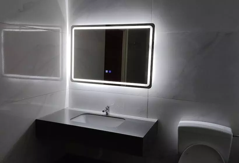 Anira Hotel & Suites