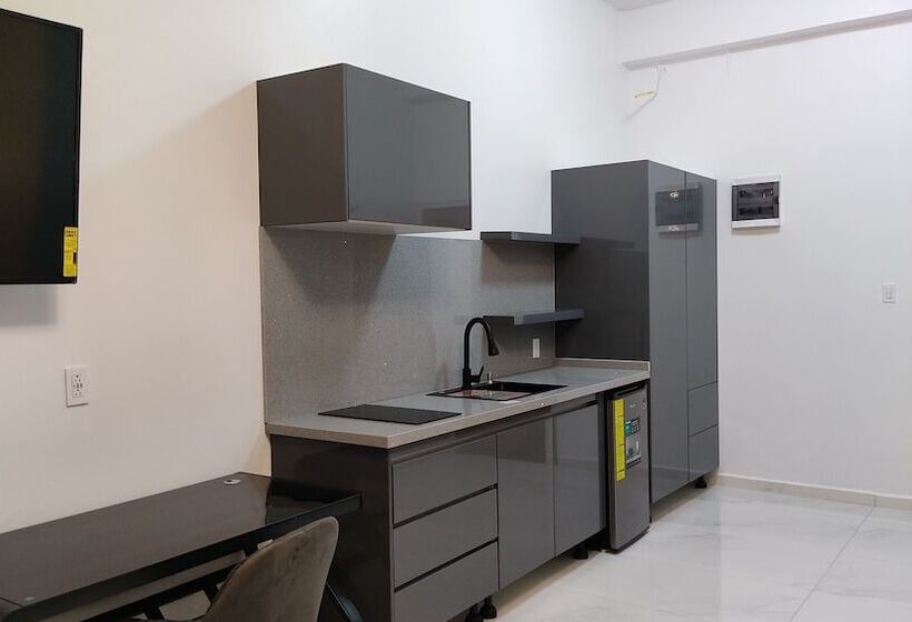 Anira Hotel & Suites