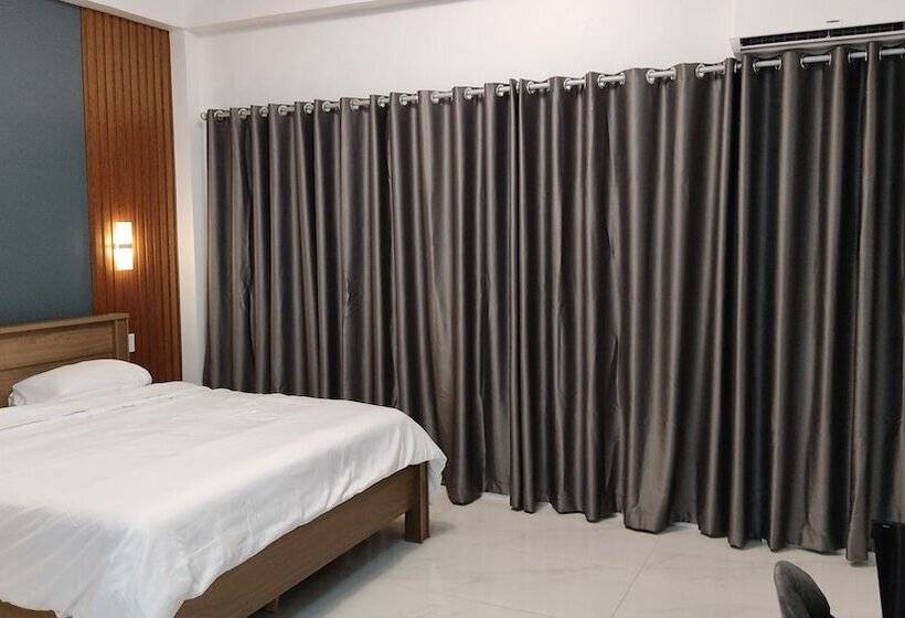 Anira Hotel & Suites