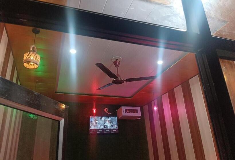 פנסיון Mahi Guest House