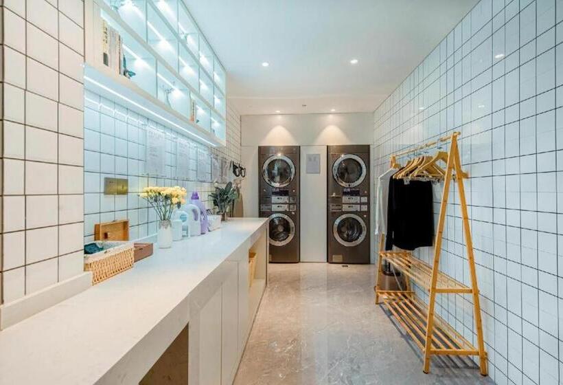 Atour Hotel Nanchang Longding Chadu East Jiefang Road