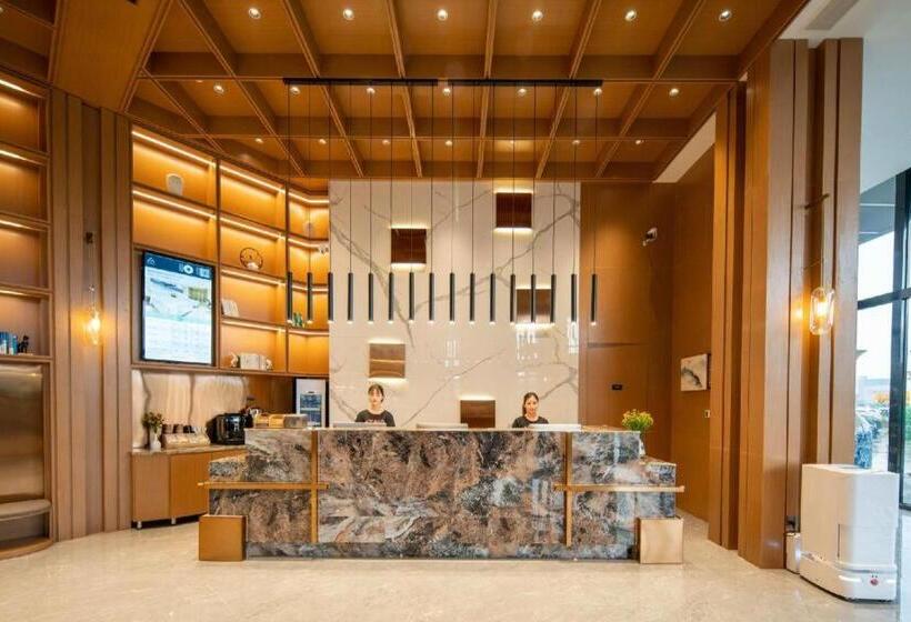 Atour Hotel Nanchang Longding Chadu East Jiefang Road