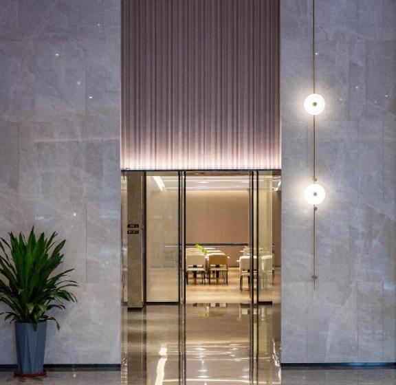 Borrman Hotel Golden Crown Liuzhou Wuxing Pedestrian Street