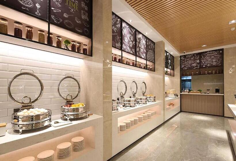 Borrman Hotel Golden Crown Liuzhou Wuxing Pedestrian Street