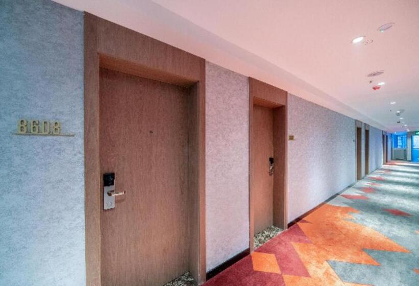 Borrman Hotel Xiantao Wushang Gymnasium