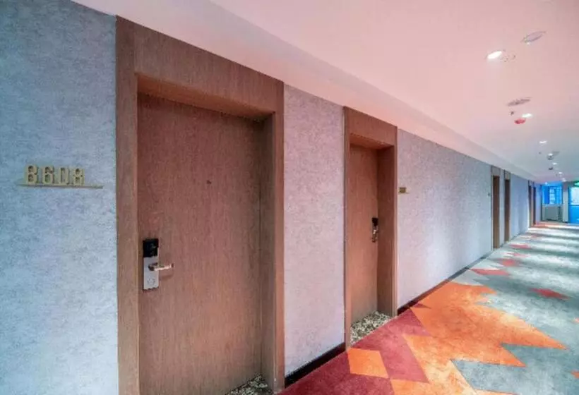 Borrman Hotel Xiantao Wushang Gymnasium