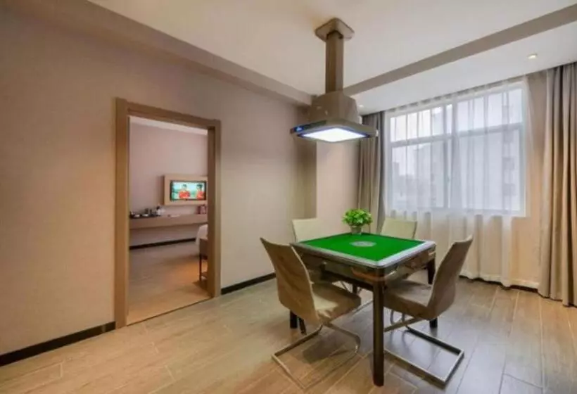 Borrman Hotel Xiantao Wushang Gymnasium