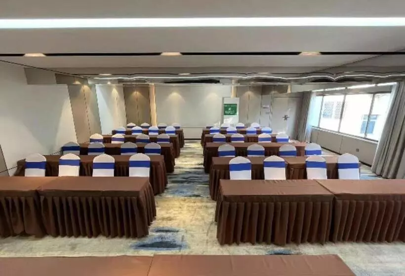 Borrman Hotel Xiantao Wushang Gymnasium