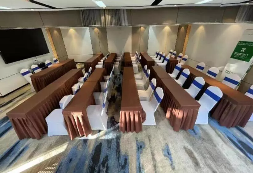 Borrman Hotel Xiantao Wushang Gymnasium