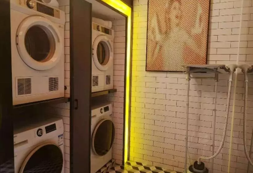 City Comfort Premier Hotel Liuzhou Wuxing Pedestrian Street Jinggu Building