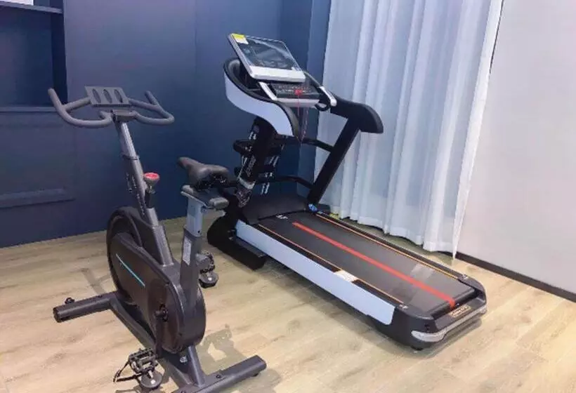 City Comfort Premier Hotel Liuzhou Wuxing Pedestrian Street Jinggu Building