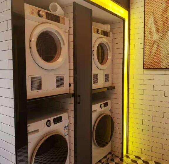 City Comfort Premier Hotel Liuzhou Wuxing Pedestrian Street Jinggu Building