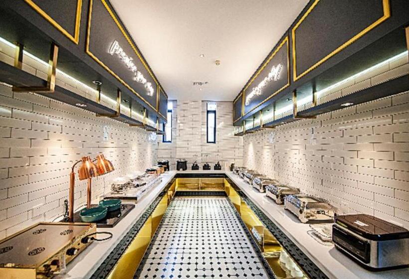 City Comfort Premier Hotel Liuzhou Wuxing Pedestrian Street Jinggu Building