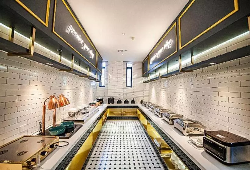 City Comfort Premier Hotel Liuzhou Wuxing Pedestrian Street Jinggu Building