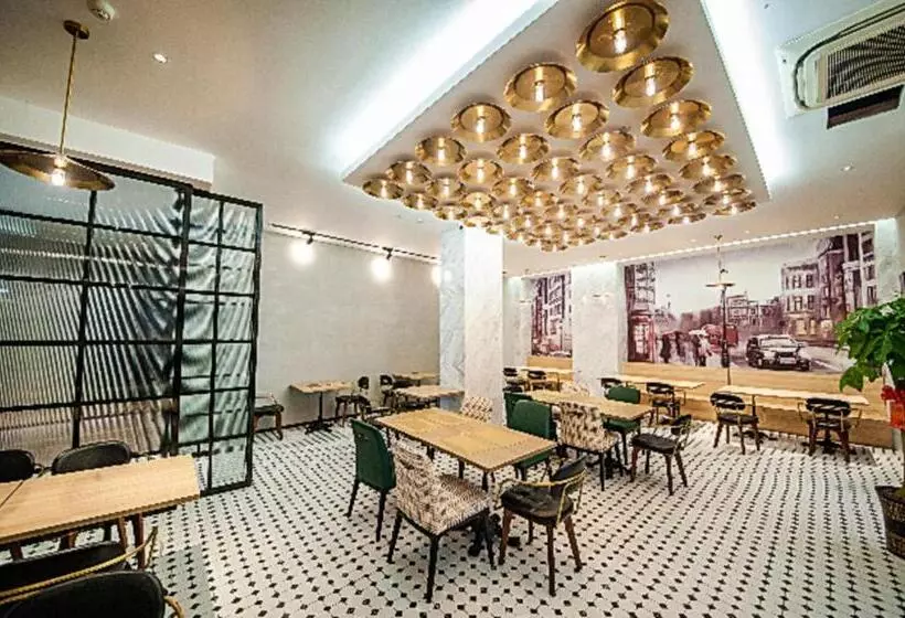 City Comfort Premier Hotel Liuzhou Wuxing Pedestrian Street Jinggu Building