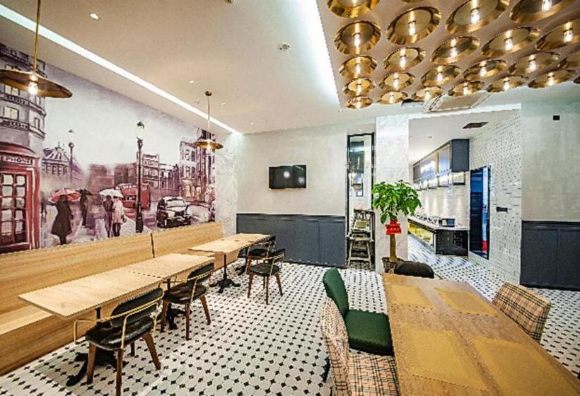 City Comfort Premier Hotel Liuzhou Wuxing Pedestrian Street Jinggu Building