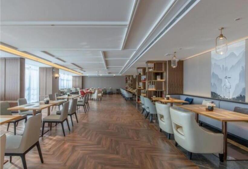 Echeng Hotel Nanning Huqiu Metro Station