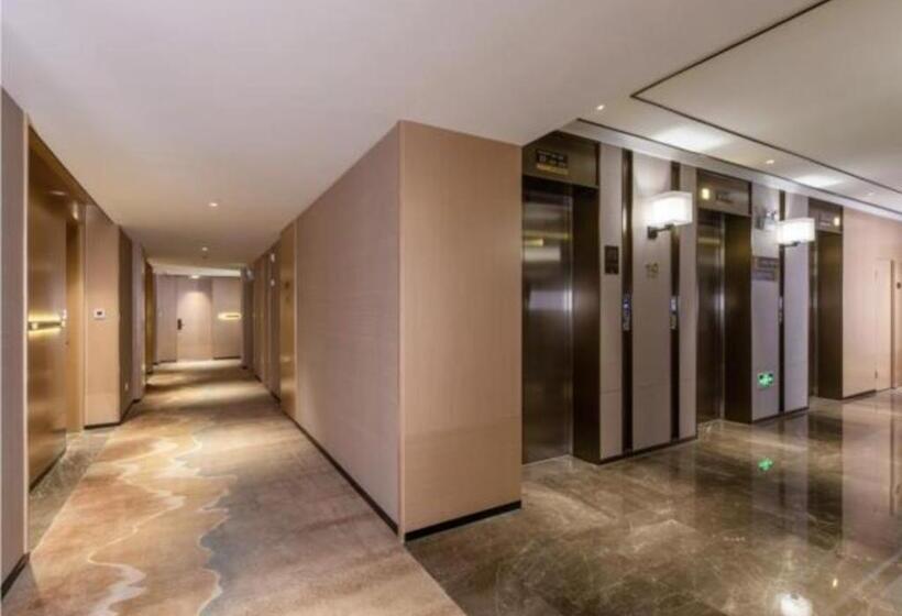 Echeng Hotel Nanning Huqiu Metro Station