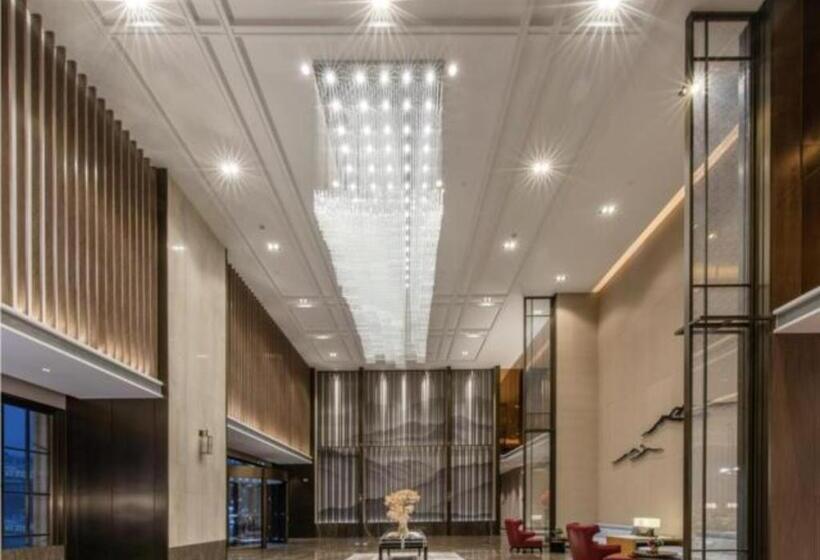 Echeng Hotel Nanning Huqiu Metro Station