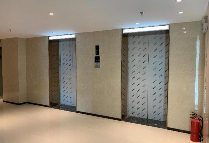 호텔 City Comfort Inn Yunfu Bus Station Yihua International Plaza