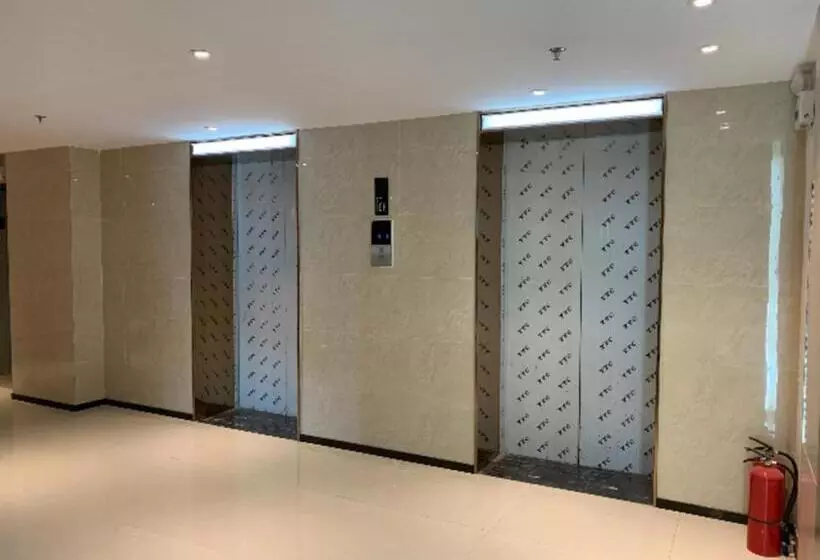 Hotelli City Comfort Inn Yunfu Bus Station Yihua International Plaza