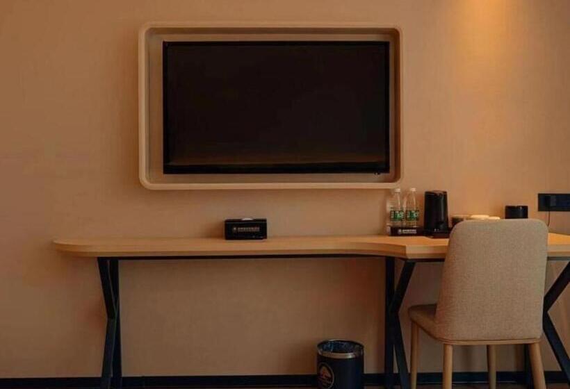 Hotel Green Tree Inn Kaifeng Weishi County People S Square