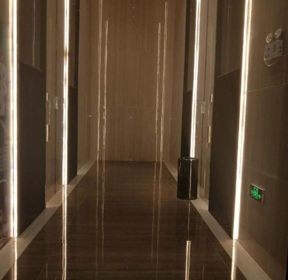 Отель Poltton International Service Apartment