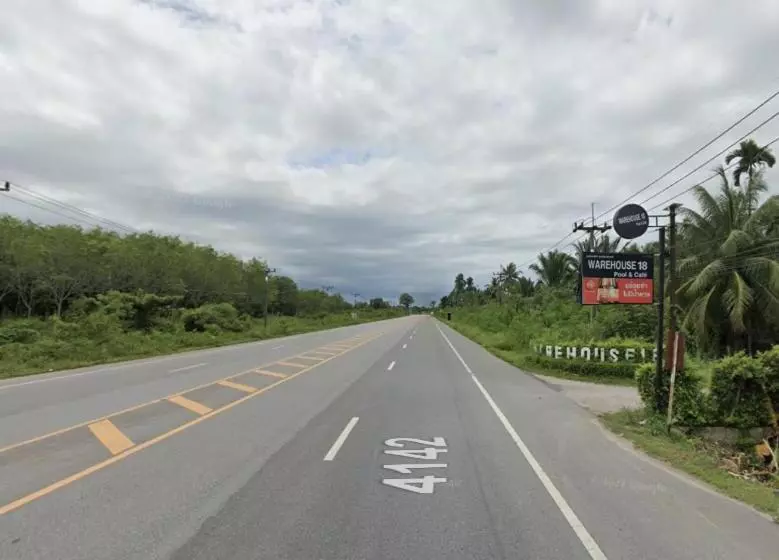 Hotelli Warehouse18 Pool Cafe Resort