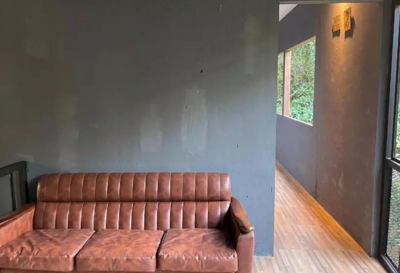 Hotelli Warehouse18 Pool Cafe Resort