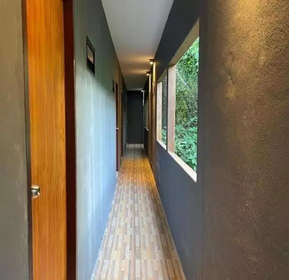 Hotelli Warehouse18 Pool Cafe Resort