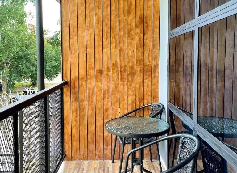 Hotel Warehouse18 Pool Cafe Resort