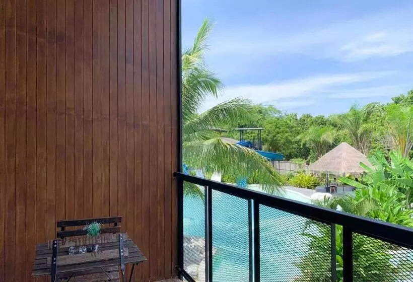 Hotelli Warehouse18 Pool Cafe Resort