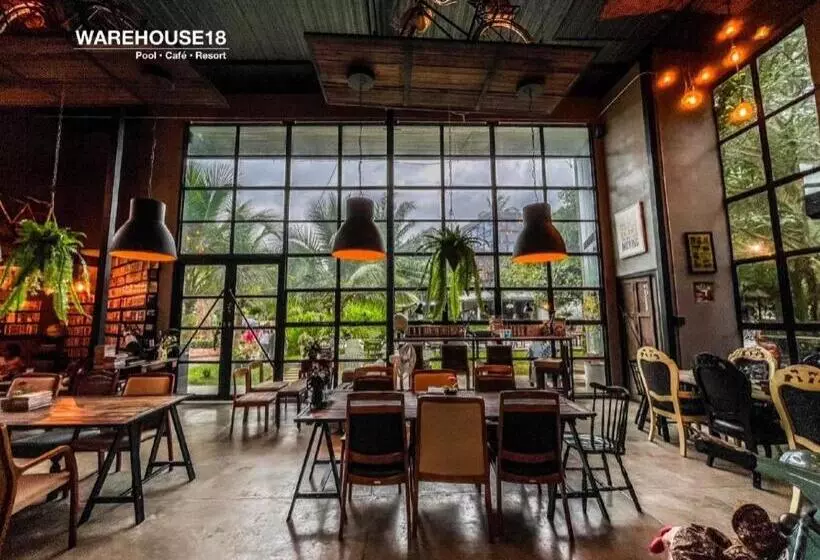 Hotelli Warehouse18 Pool Cafe Resort