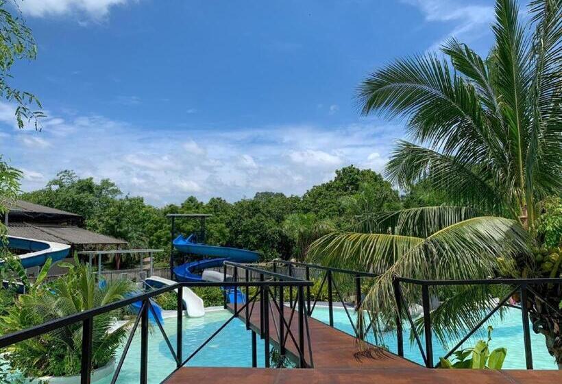 Hotel Warehouse18 Pool Cafe Resort