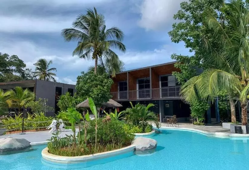 Hotelli Warehouse18 Pool Cafe Resort