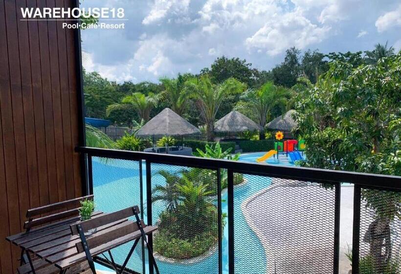 Hotel Warehouse18 Pool Cafe Resort