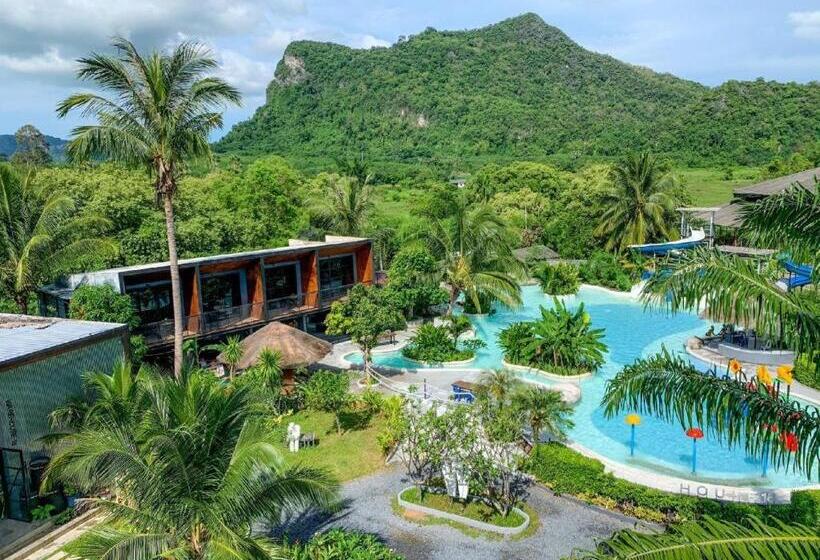 Hotel Warehouse18 Pool Cafe Resort