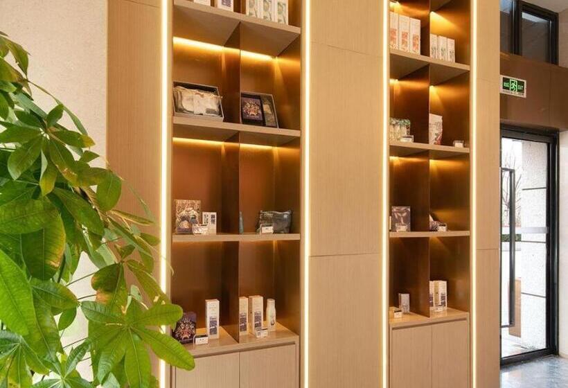 Lavande Hotel Zhengzhou Hanghai East Road Jingkai Center Square Metro Station