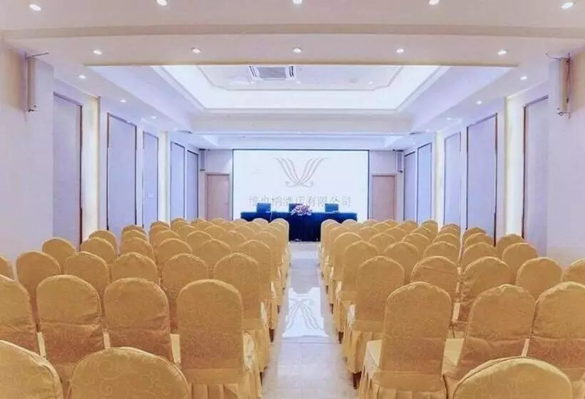 Vienna Hotel Guangxi Liuzhou Sanjiang Gulou Niaochao Passenger Station