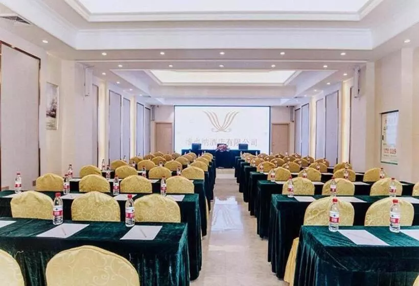 Vienna Hotel Guangxi Liuzhou Sanjiang Gulou Niaochao Passenger Station