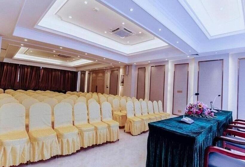 Vienna Hotel Guangxi Liuzhou Sanjiang Gulou Niaochao Passenger Station