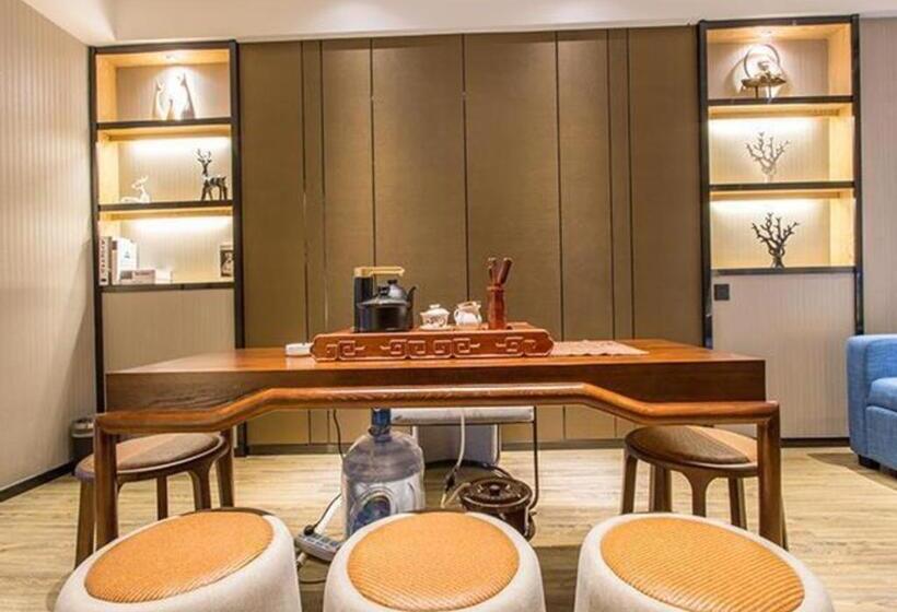 Отель City Comfort Inn Liuzhou Chengzhong Wanda Haiguan