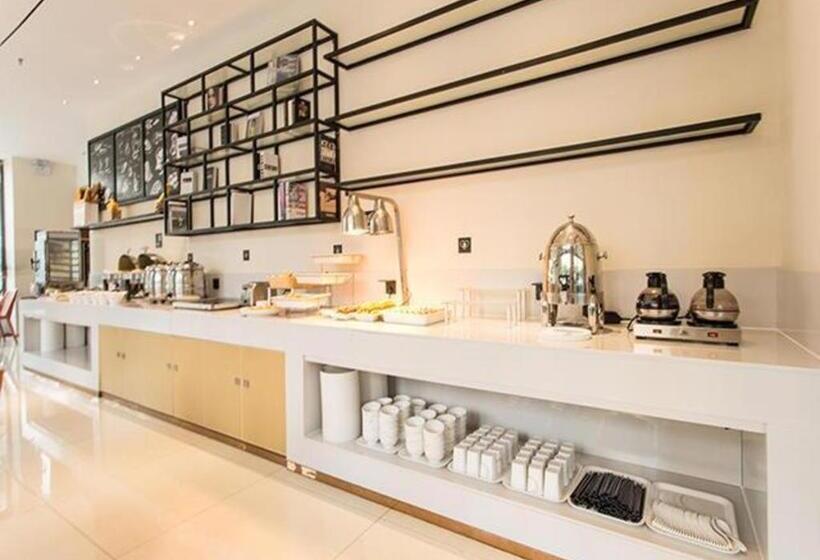 Отель City Comfort Inn Liuzhou Chengzhong Wanda Haiguan