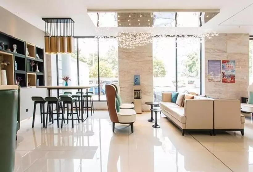 Hotelli City Comfort Inn Liuzhou Chengzhong Wanda Haiguan