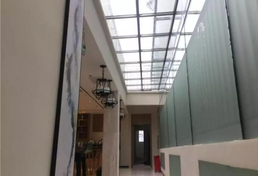 Hotelli City Comfort Inn Zhanjiang Leizhou Xihu Avenue