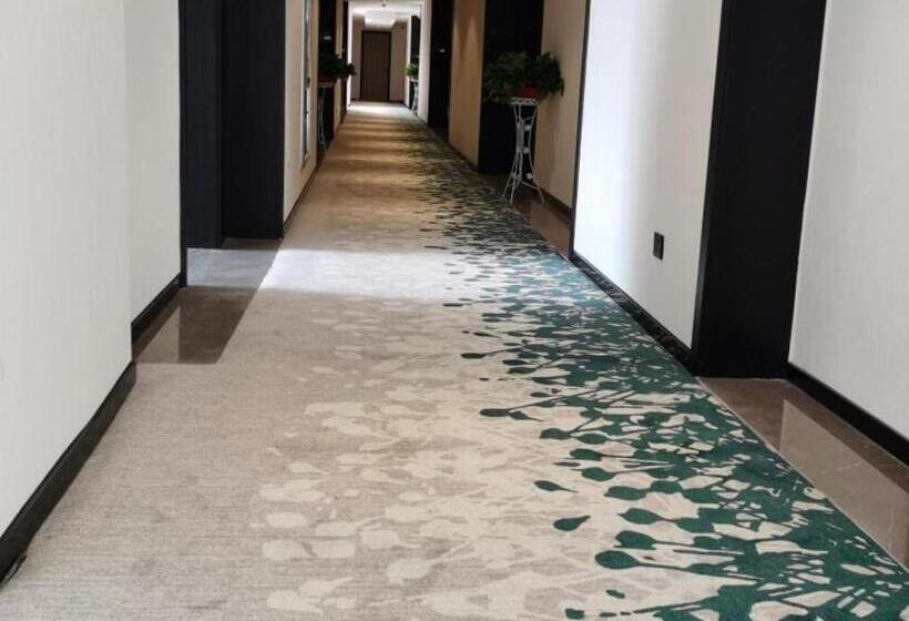 Отель Greentree Inn Express Fuzhou Linchuan District Gandong Auto City